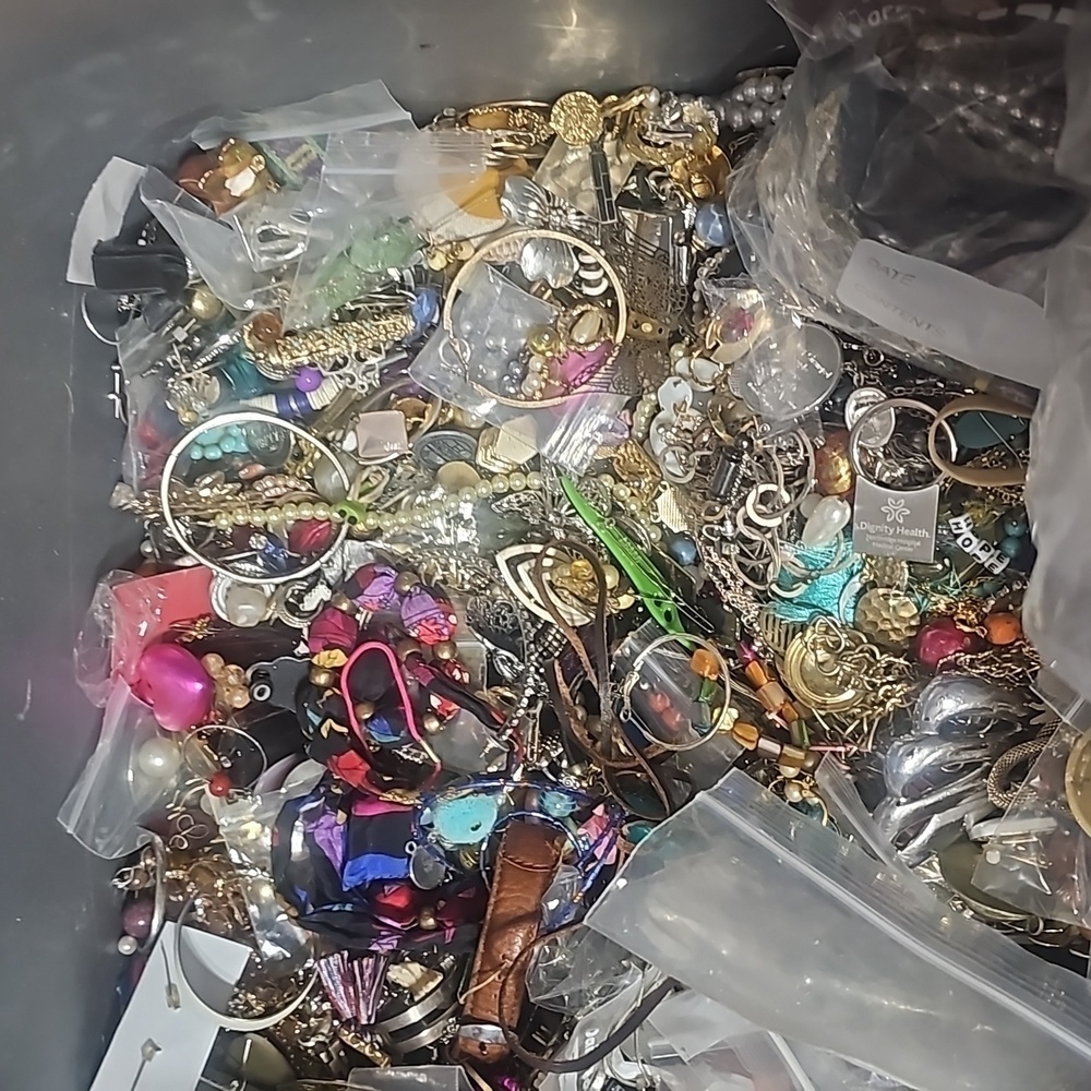 Mixed Wearable  📦 Random Lot - Picture 12 of 12